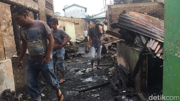 43 Rumah Hangus Terbakar di Jalan S Parman Medan