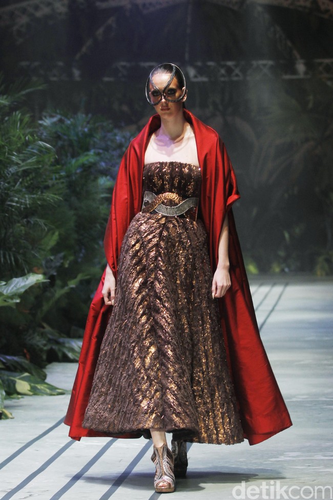 Sebastian Gunawan menampilkan koleksi couturenya bertajuk Incantensimo yang begitu magical. Fashion show Seba digelar di Ballroom Hotel Mulia, Senayan, Jakarta Pusat, Selasa (1/10/2019). Foto: Mohammad Abduh/Wolipop