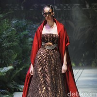 Sebastian Gunawan menampilkan koleksi couturenya bertajuk Incantensimo yang begitu magical. Fashion show Seba digelar di Ballroom Hotel Mulia, Senayan, Jakarta Pusat, Selasa (1/10/2019). Foto: Mohammad Abduh/Wolipop