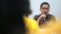 Diskusi dipantik oleh desakan publik terkait perlu tidaknya Presiden Joko Widodo menerbitkan Peraturan Pemerintah Pengganti Undang-Undang (Perppu) untuk membatalkan revisi UU KPK yang telah ditetapkan DPR.