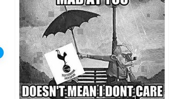 Fans Tottenham ini mengaku masih selalu setia mendukung timnya. Foto: Twitter