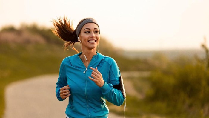 Berolahraga dua kali sehari, lebih sehat atau malah berbahaya ya? Foto: iStock Berolahraga dua kali sehari, lebih sehat atau malah berbahaya ya? Foto: iStock