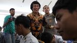 Momen Orang Tua Jemput Anaknya yang Ditahan Terkait Rusuh DPR