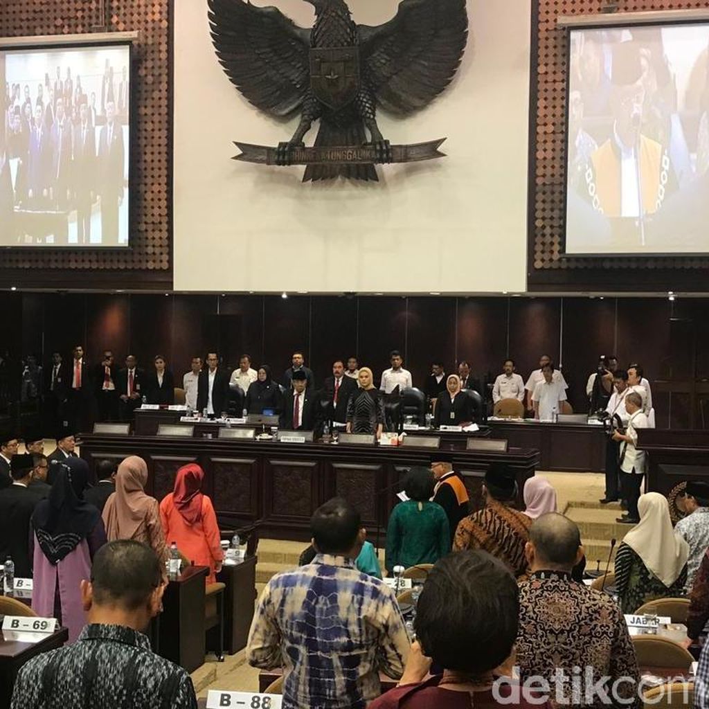 La Nyalla Dilantik Jadi Ketua DPD 2019-2024 La Nyalla Dilantik Jadi Ketua DPD 2019-2024