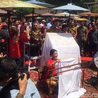 Di acara yang digelar oleh Yayasan Batik Nasional ini, Jokow dan Iriana sempat membatik bersama 500 orang dari berbagai elemen masyarakat. Foto: Daniel Ngantung/Wolipop