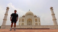 Keajaiban dunia selanjutnya yang dikunjungi Simon adalah Taj Mahal di India. Di sini, Simon hampir menyerah karena cuaca panas yang menyengat. Simon hanya tahan 1 jam di sini, lalu melanjutkan perjalan (dok. Simon Wilson)
