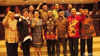 Pimpinan DPD foto bersama dengan calon pimpinan MPR utusan DPD RI.