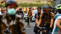Usai beristirahat mereka lanjut gowes hingga Monas.