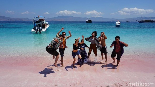 5 Tips Liburan Asyik bersama Orang-orang Baru
