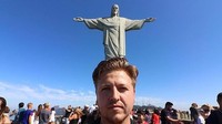 Dari Meksiko, Simon menuju ke Keajaiban Dunia terakhir, Patung Christo Redentor di Rio de Janeiro, Brasil. Setelah 7 keajaiban dunia dia kunjungi, Simon pun terbang pulang ke Manchester (dok. Simon Wilson) 