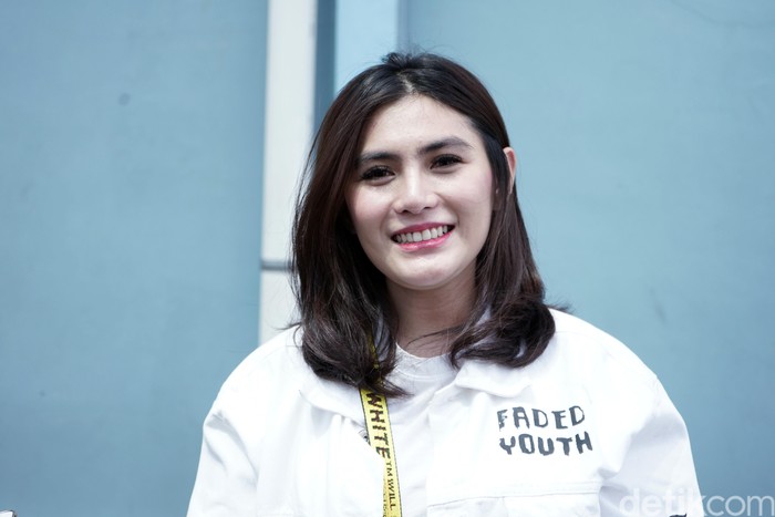 Angela Lee saat ditemui di studio Trans TV.