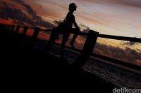 Senja di dermaga 0 km Miangas