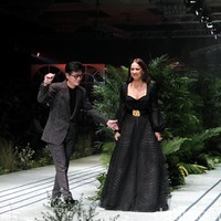 Sebastian Gunawan menampilkan koleksi couturenya bertajuk Incantensimo yang begitu magical. Fashion show Seba digelar di Ballroom Hotel Mulia, Senayan, Jakarta Pusat, Selasa (1/10/2019). Foto: Mohammad Abduh/Wolipop