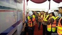 Rini Soemarno menjelaskan, untuk membuat beton-beton agar tanah pada run way tersebut tidak amblas, perlu menggunakan alat alat yang rencananya akan datang dalam dua Minggu ini. Salah satunya didatangkan dari Singapura.