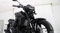 Dari desain, Yamaha MT-25 memiliki desain lampu depan baru. Lampu depannya tampak lebih agresif. Kini, Yamaha MT-25 menggunakan lampu depan LED dengan projector.