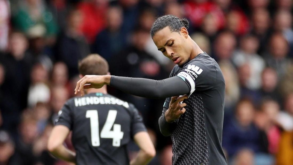 Virgil van Dijk tetap yang terbaik meski baru melakukan blunder saat lawan Napoli (Carl Recine/Reuters
