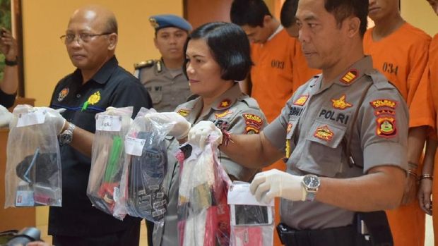 Pil koplo ini diduga diedarkan di kalangan pekerja proyek.