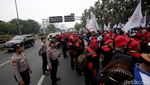Melihat Suasana Jalan Tol Saat Massa Buruh Demo di DPR