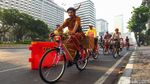 Begini Serunya Gowes di Hari Batik