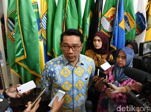 Ridwan Kamil Serahkan Aspirasi Demonstran ke DPR