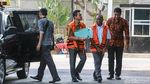 Pakai Batik, Soetikno Soedarjo Jalani Pemeriksaan di KPK