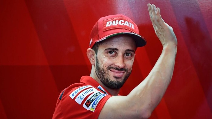 Ducati Team Italian rider, Andrea Dovizioso waves from the stands during a free practice session ahead of the San Marino MotoGP Grand Prix race at the Misano World Circuit Marco Simoncelli on September 14, 2019. (Photo by Marco Bertorello / AFP)