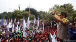 Penampakan Massa Buruh yang Demo di Depan Gedung DPR
