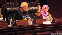 Sementara itu rapat pemilihan calon pimpinan MPR utusan DPD RI dipimpin oleh Instiawaty Ayus.