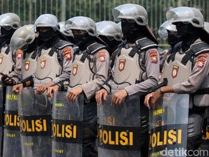 5 Polisi Positif Corona Usai Amankan Demo, Polres Bekasi Swab Test Massal