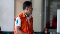 Nyoman Dhamantra diperiksa sebagai tersangka terkait suap izin impor produk hortikultura (PIH) dari Kementerian Pertanian dan Surat Persetujuan Impor (SPI) dari Kementerian Perdagangan.