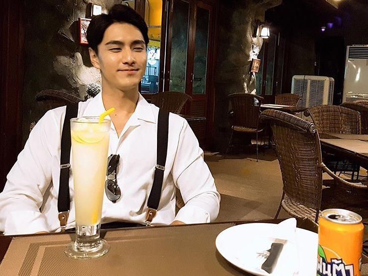 Juara Mister Global 2019, Ini Model Tampan Jong Woo Kim Saat Ngopi