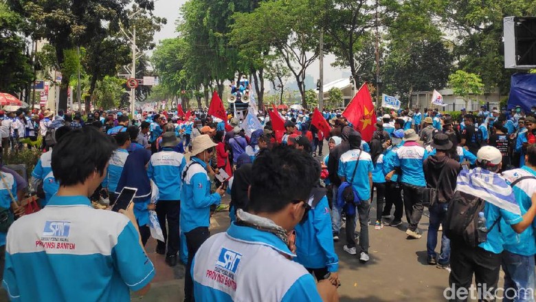 Akses ke Belakang DPR Ditutup, Massa Buruh Ancam Aksi di Jalan Tol Akses ke Belakang DPR Ditutup, Massa Buruh Ancam Aksi di Jalan Tol