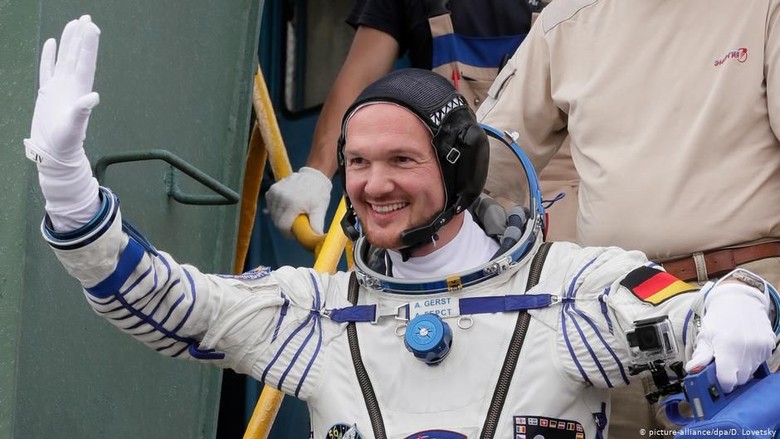 Astronot Alexander Gerst dan 24 Tokoh Dapat Bintang Jasa Pemerintah Jerman Astronot Alexander Gerst dan 24 Tokoh Dapat Bintang Jasa Pemerintah Jerman