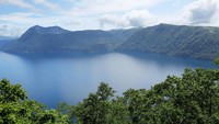 Danau mashu terbentuk akibat ledakan vulkanik ribuan tahun lalu. Danaunya juga disakralkan oleh suku Ainu (suku asli di Hokkaido) (iStock)
