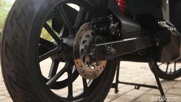 Tes Motor Listrik Gesits, Kena Hujan dan Lewati Tanjakan Curam