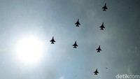 Ragam pesawat tempur TNI dipamerkan lewat atraksi yang memukau.