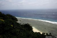 Lanskap Pulau Miangas Yang Mempesona Dari Puncak Mercusuar