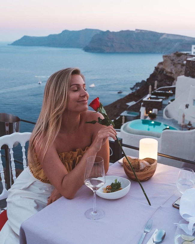 Seperti kebanyakan orang, aku diajarkan untuk pergi kuliah, mendapat pekerjaan, menikah, punya anak, hidup bahagia selamanya. Sebelumnya aku tidak pernah menganggap bahwa mengejar kesuksesan ideal menurut lingkungan akan membawaku pada hidup yang tidak memuaskan dan tidak bahagia, kata Kiki dalam blog-nya. Foto: Instagram @theblondeabroad