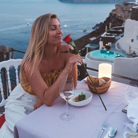 Seperti kebanyakan orang, aku diajarkan untuk pergi kuliah, mendapat pekerjaan, menikah, punya anak, hidup bahagia selamanya. Sebelumnya aku tidak pernah menganggap bahwa mengejar kesuksesan ideal menurut lingkungan akan membawaku pada hidup yang tidak memuaskan dan tidak bahagia, kata Kiki dalam blog-nya. Foto: Instagram @theblondeabroad