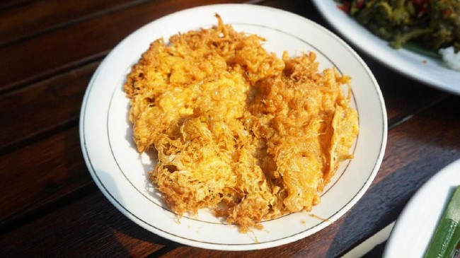 Mau Bikin Talua Barendo? Ini Trik Bikin Keriting Telur Dadar yang Renyah