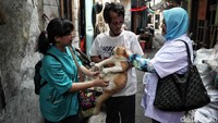 Suku Dinas Ketahanan Pangan, Kelautan dan Perikanan (Sudin KPKP) Jakarta Pusat berhasil lampaui target pemberian vaksin pada hewan penular rabies (HPR).