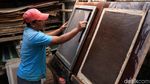 Melihat Pembuatan Kertas dari Pelepah Pisang di Bandung