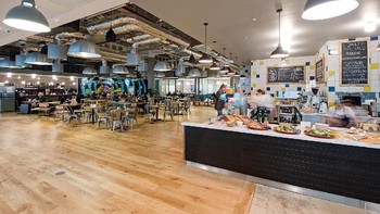Dianggap punya potensi bisnis menggiurkan, raksasa telekomunikasi Jepang pun jadi investor utama WeWork dan telah mengucuri total dana USD 10 miliar. Foto: Office Lovin
