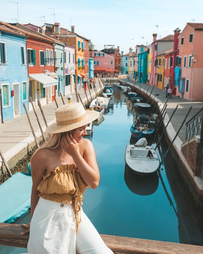 Meski lebih bebas, tentu menjadi solo traveler ada sisi kurang menyenangkannya. Kiki pun mengaku sering mengalami masalah dalam hal keuangan dan emosional. Misalnya saat harus menyalahkan diri sendiri jika ada sesuatu yang berjalan tidak lancar dan tidak ada teman berbagi biaya. Foto: Instagram @theblondeabroad