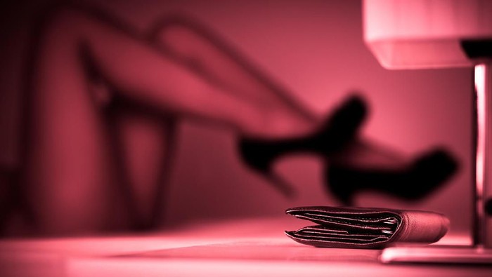 estate agent giving house keys to woman and sign agreement in office