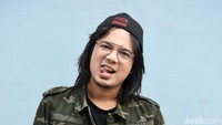 Zian mantan vokalis Zigaz lama tak terdengar kabarnya. Foto: Noel/detikFoto
