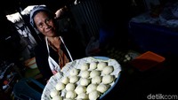 Perkenalkan Consulation Pade Medel, seorang pembuat kue di Pulau Miangas.