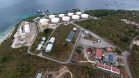 Terminal transit BBM tersebut saat ini menjadi pusat suplai untuk depot lain di Sulawesi Tenggara, Nusa Tenggara Timur dan Kepulauan Maluku. ANTARA FOTO/Jojon.