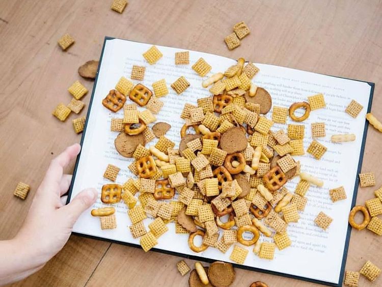 Demi Tarik Perhatian, Iklan Makanan Ini Bikin Pembaca Buku Geram