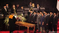 Bambang Soesatyo, Ahmad Basarah, Ahmad Muzani, Lestari Moerdijat, Jazilul Fawaid, Syarief Hasan, Hidayat Nur Wahid, Zulkifli Hasan, Arsul Sani, dan Fadel Muhammad disumpah oleh Ketua MA Hatta Ali.